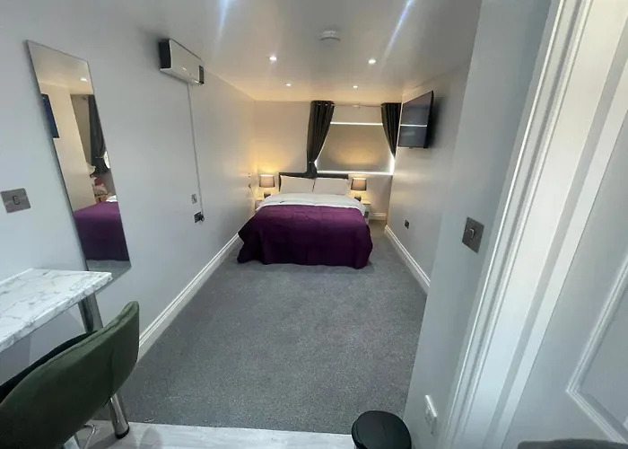 Cozy Studio Flat Romford, London