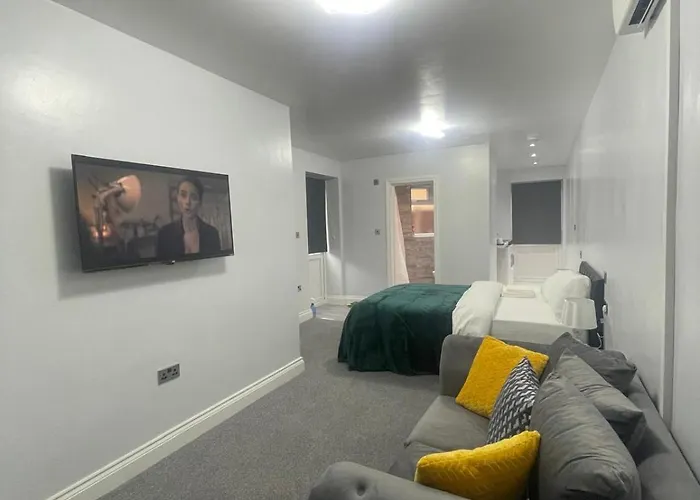 Cozy Studio Flat Romford, London